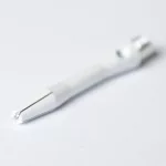 Násadky na šípky Harrows Keramic, krátke, biele, hliník s keramickým poťahom