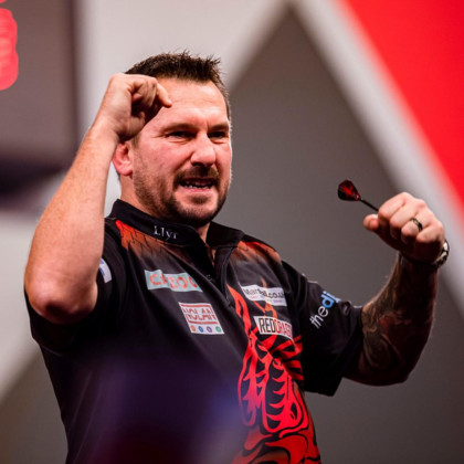 Jonny Clayton: Od štukatéra k šípkarskej legende