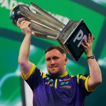 Luke Littler opäť majstrom sveta: víťazstvo, sláva a nová kapitola v súkromí
