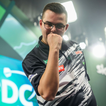 Gian van Veen – TOP 3 hráč sveta (PDC) a šípky Red Dragon, ktoré používa
